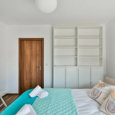 Flat 1 דירה וארנה