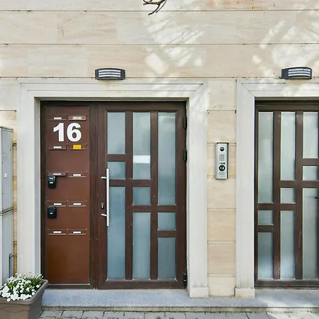Flat 1 דירה